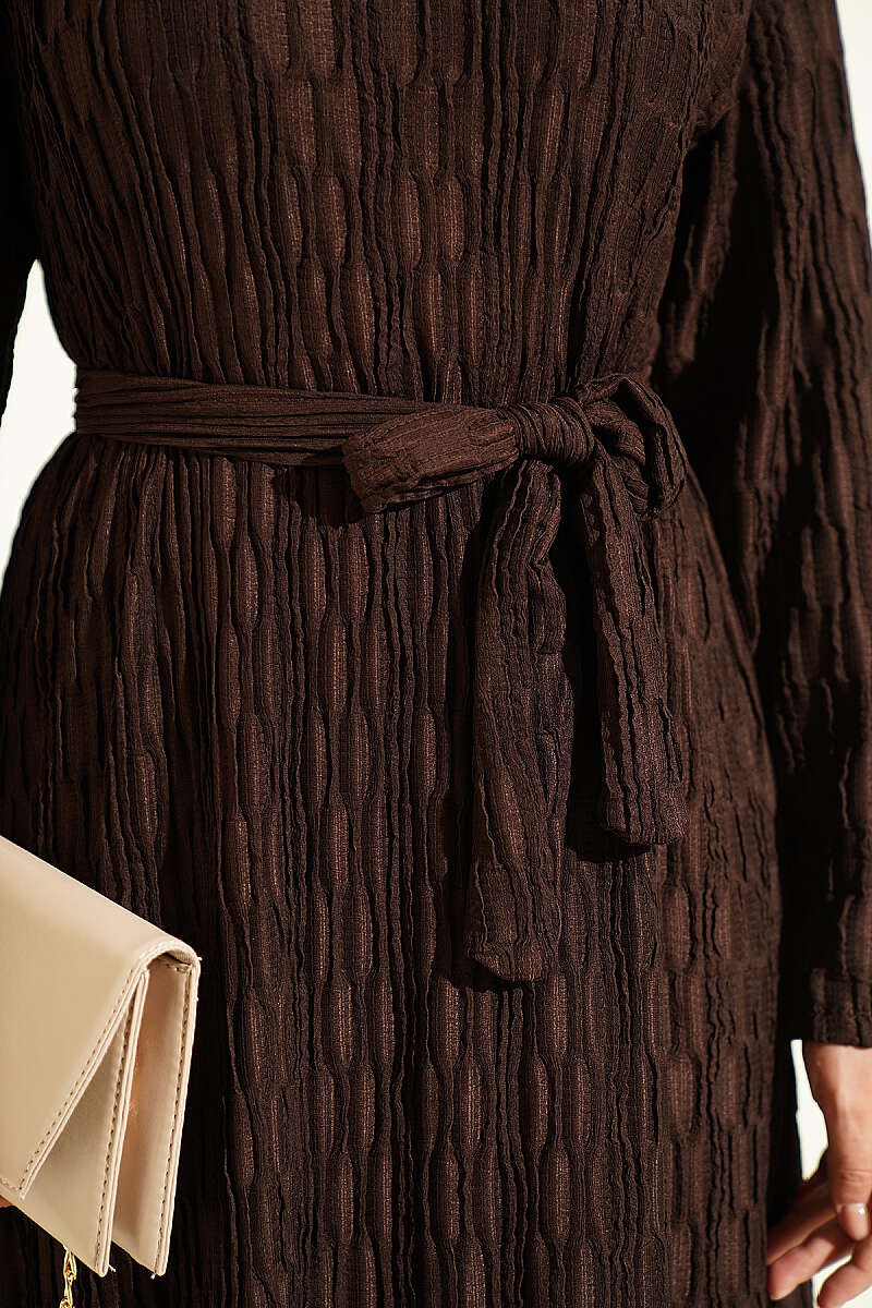 Striped Ruffled Belted Dress Coffee Brown - Imagen 4