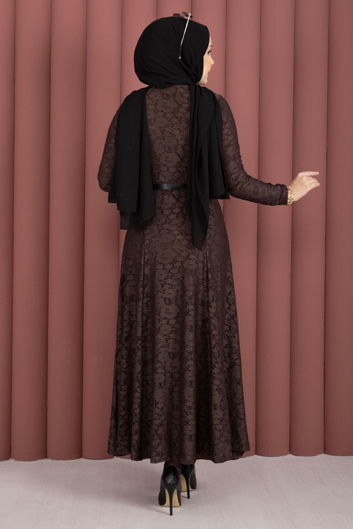 Bella Lace Detailed Belted Modest Dress Brown - الصورة 7