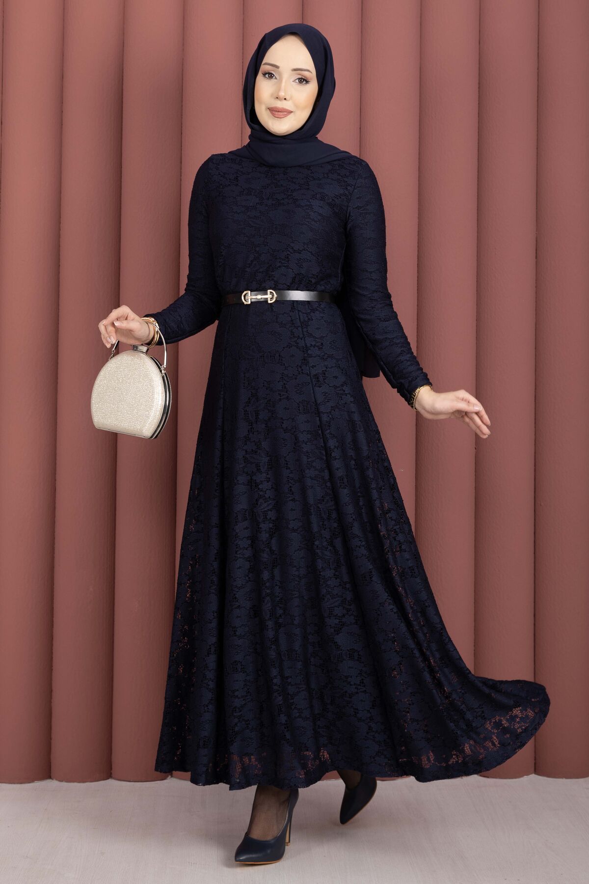 Bella Lace Detailed Belted Modest Dress Navy Blue – Bild 3