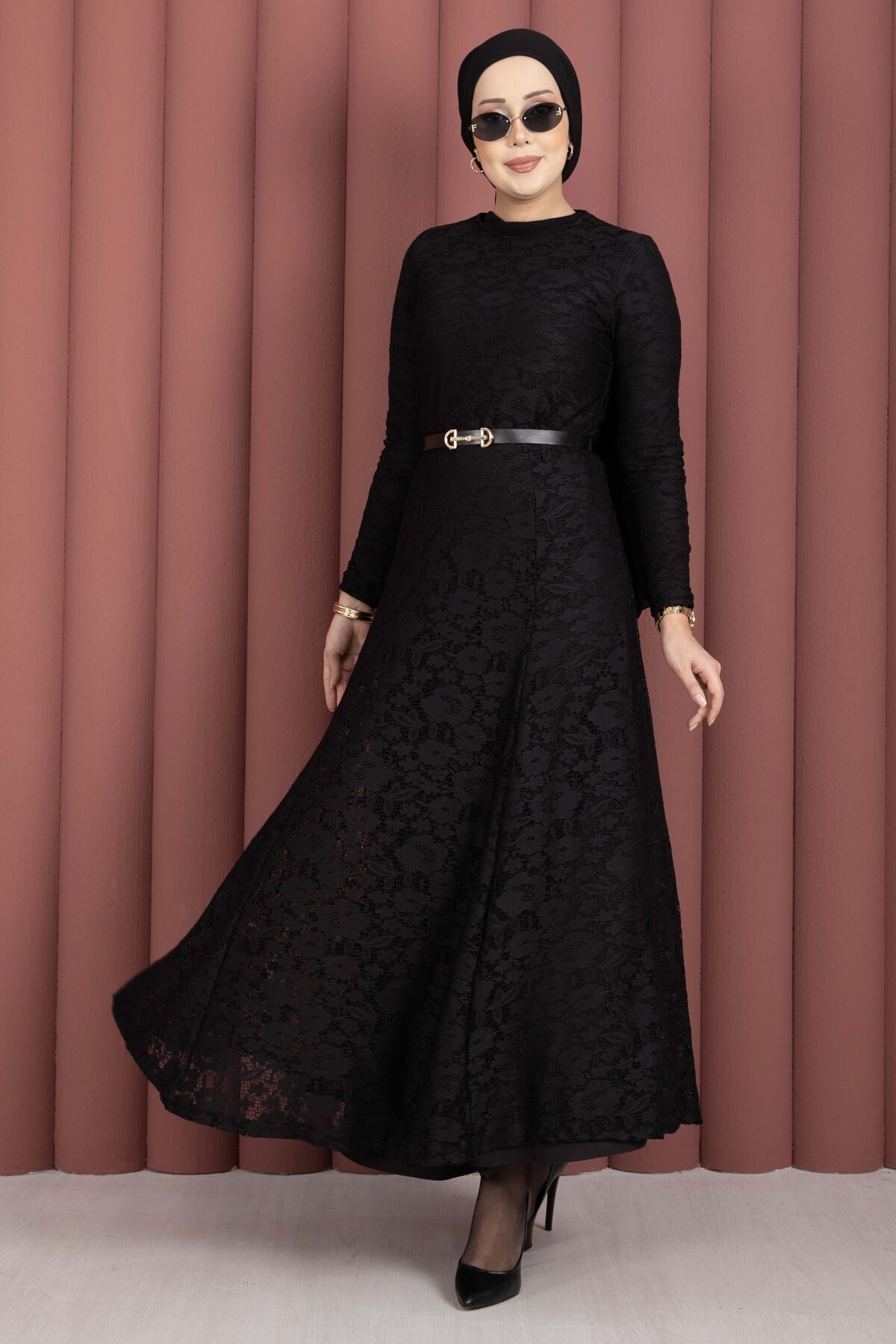 Bella Lace Detailed Belted Modest Dress Black - الصورة 3