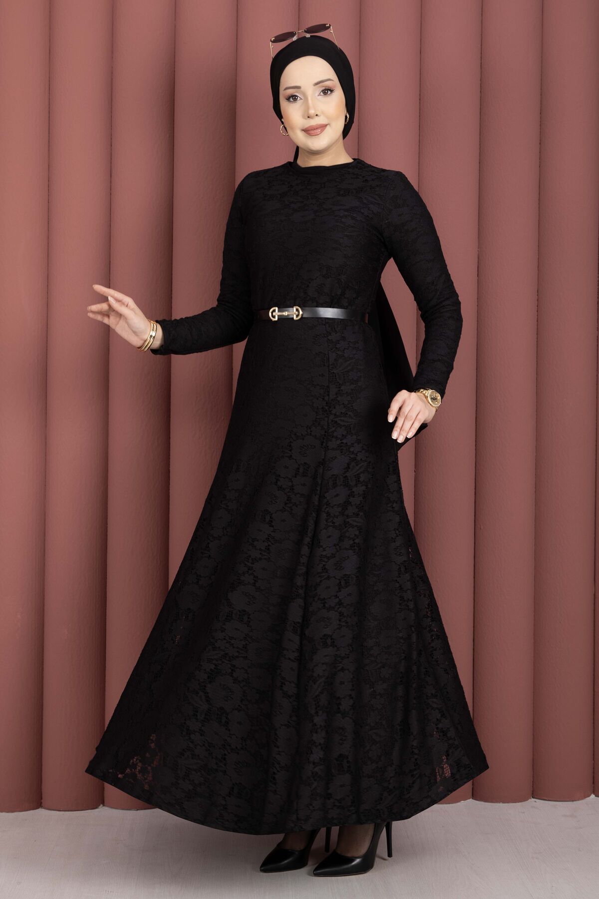 Bella Lace Detailed Belted Modest Dress Black - الصورة 5