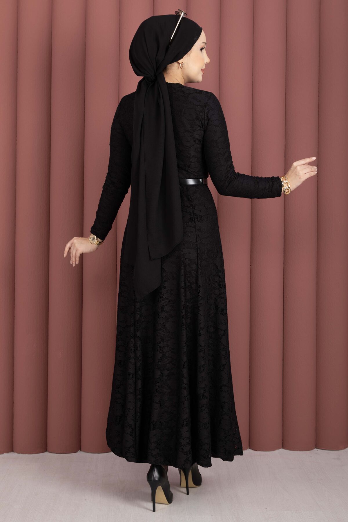Bella Lace Detailed Belted Modest Dress Black - الصورة 7