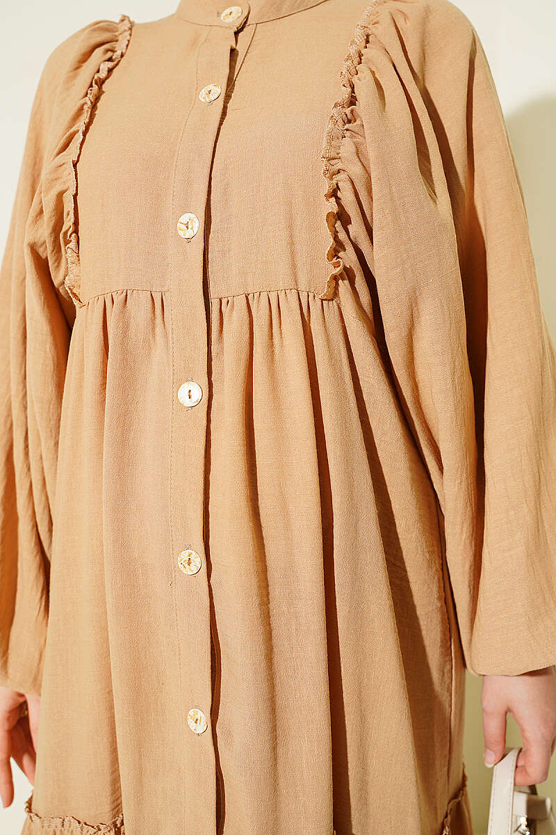 Button-Up Tiered Dress Beige – Bild 4