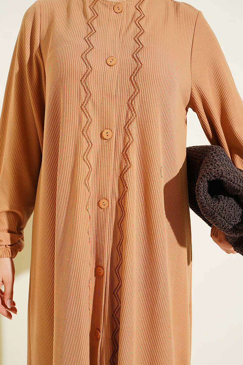 Button-Down Embroidered Detail Dress Latte – Image 4