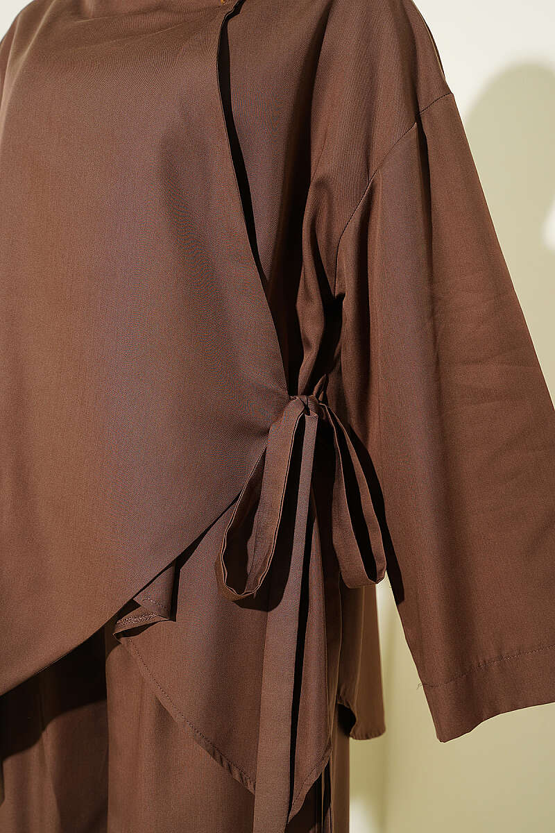 Crossed Tie-Front Two-Piece Set Brown - Imagen 4