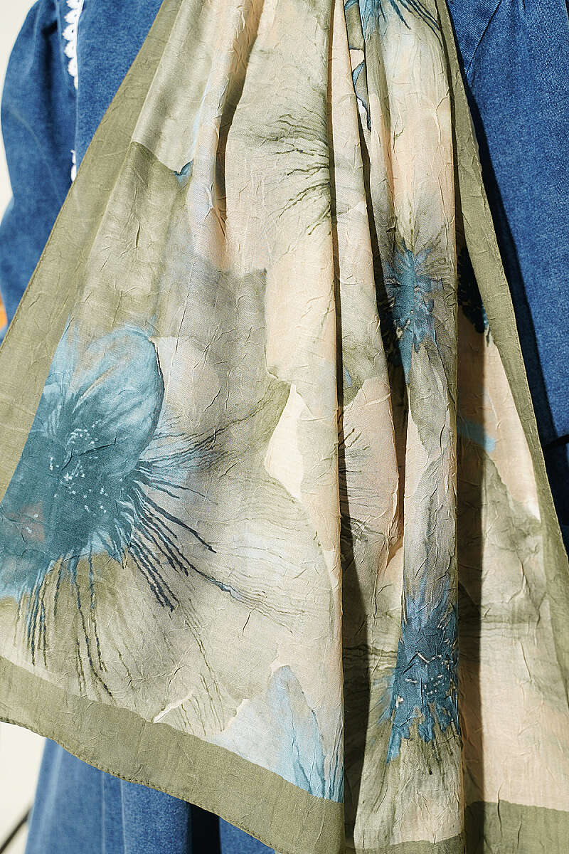 Floral Patterned Bamboo Knit Shawl Hazel - Image 4
