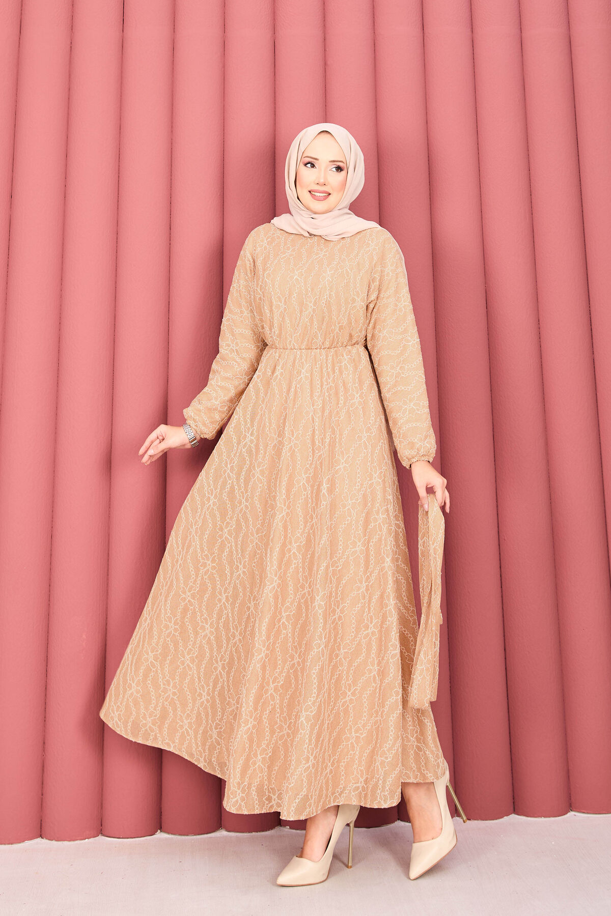 Textured Lace Wrap Dress with Removable Belt for Modest Wear Camel - الصورة 4