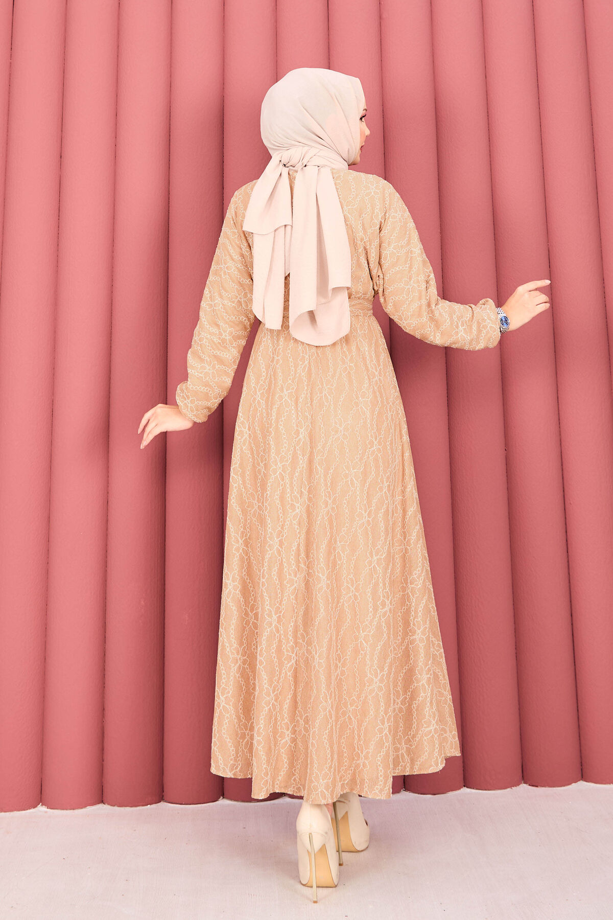 Textured Lace Wrap Dress with Removable Belt for Modest Wear Camel - الصورة 7