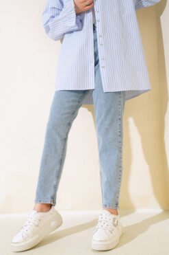 Slim Fit Mom Jeans Light Blue