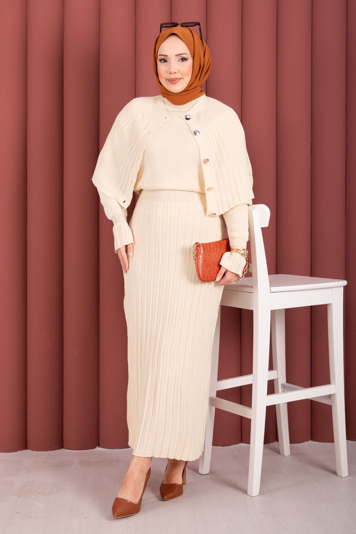 Button Detail Cape-Style Knit Dress Two-Piece Set Cream - immagine 2