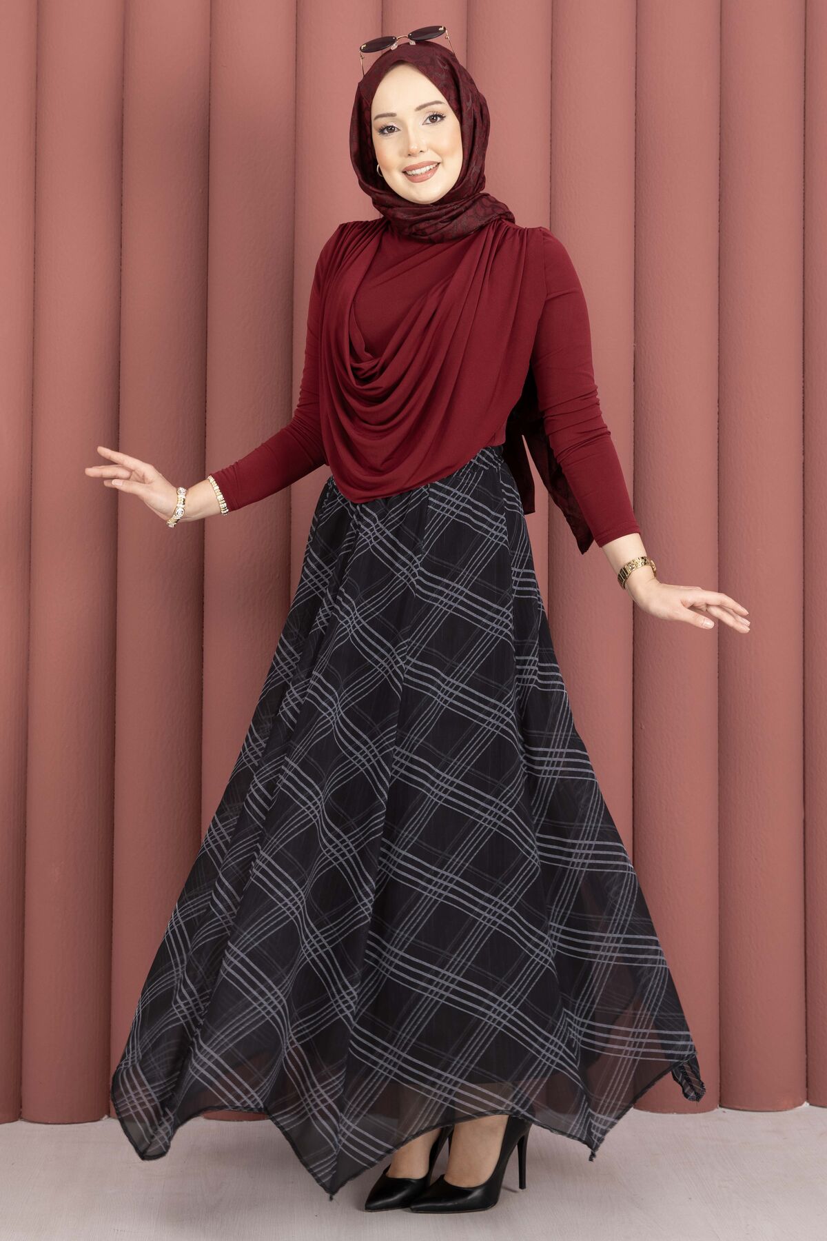 Asymmetrical Cut Chiffon Skirt with Checkered Pattern Black – Bild 3