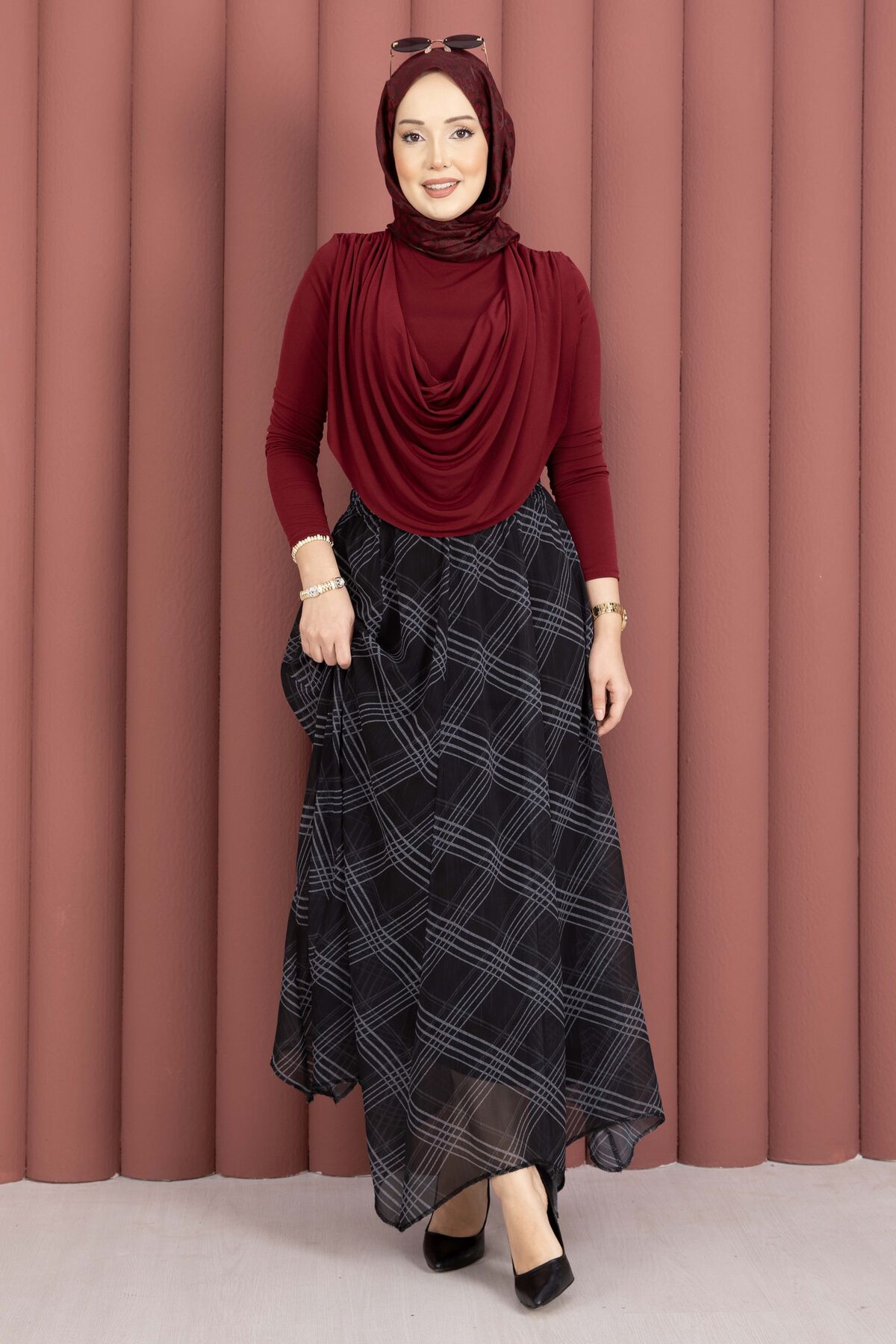 Asymmetrical Cut Chiffon Skirt with Checkered Pattern Black – Bild 4