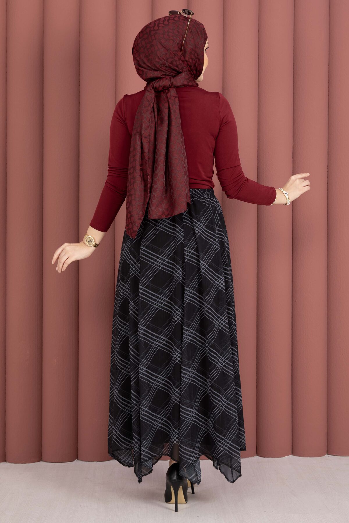 Asymmetrical Cut Chiffon Skirt with Checkered Pattern Black – Bild 5