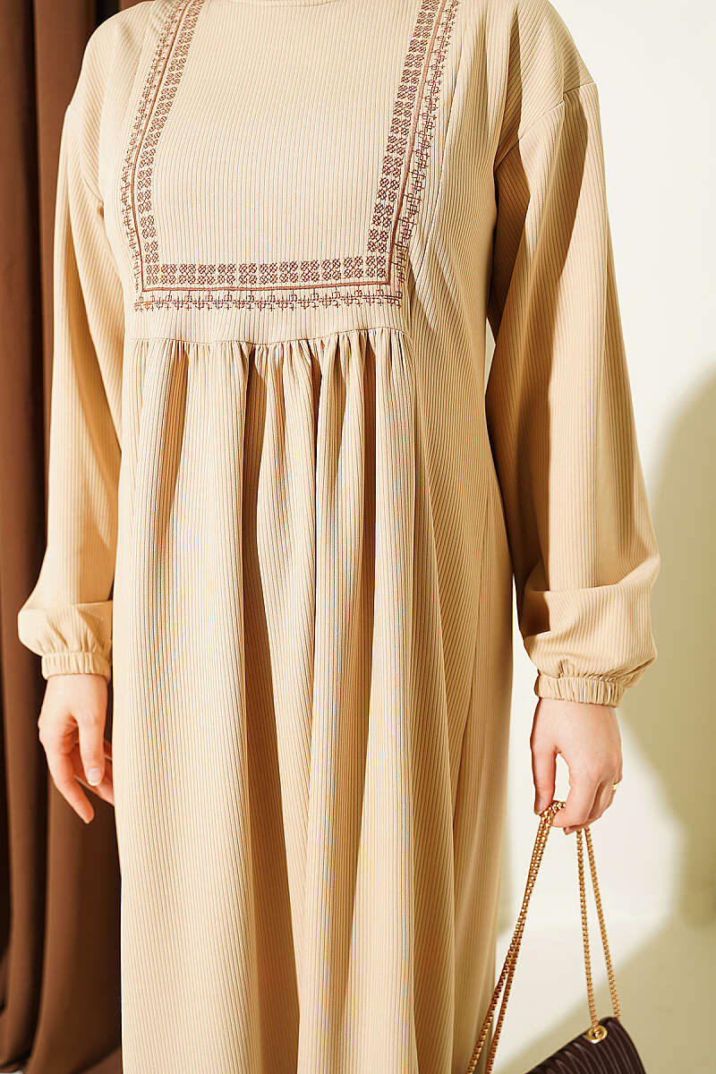 Ethnic Pattern Embroidered Knit Dress Beige - immagine 4