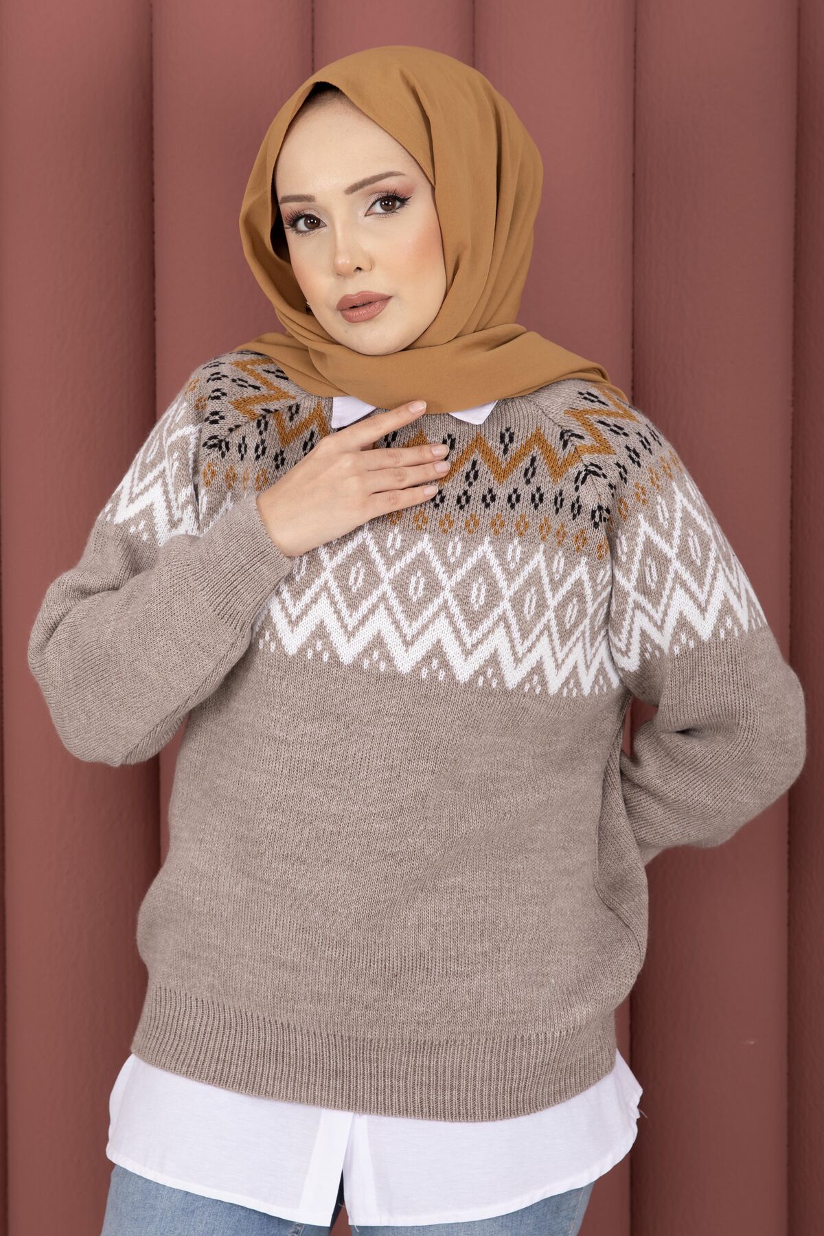 Oversized Knit Sweater with Ethnic Pattern Mink – Image 2