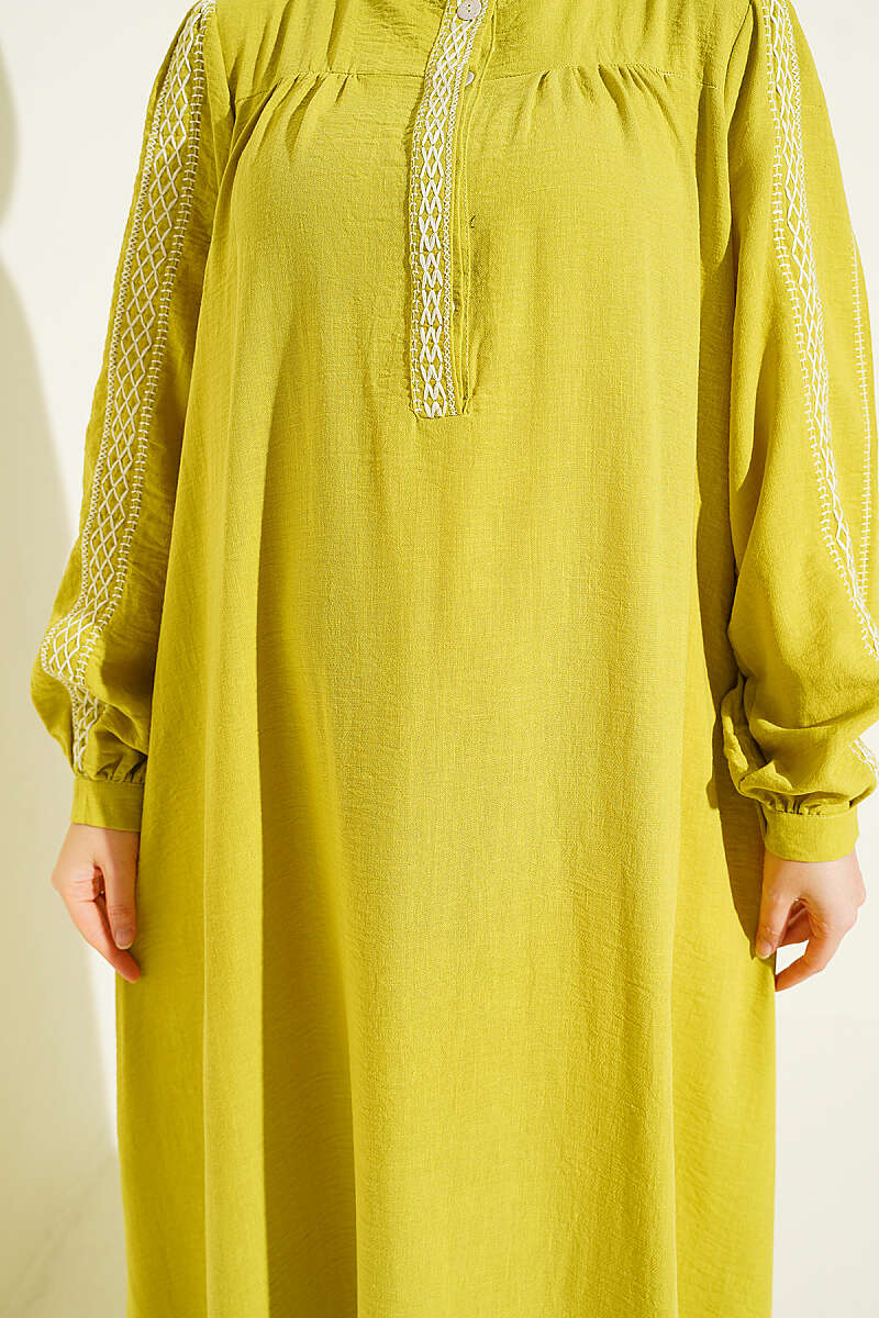 Embroidered Dress with Hidden Buttons Oil Green – Image 4