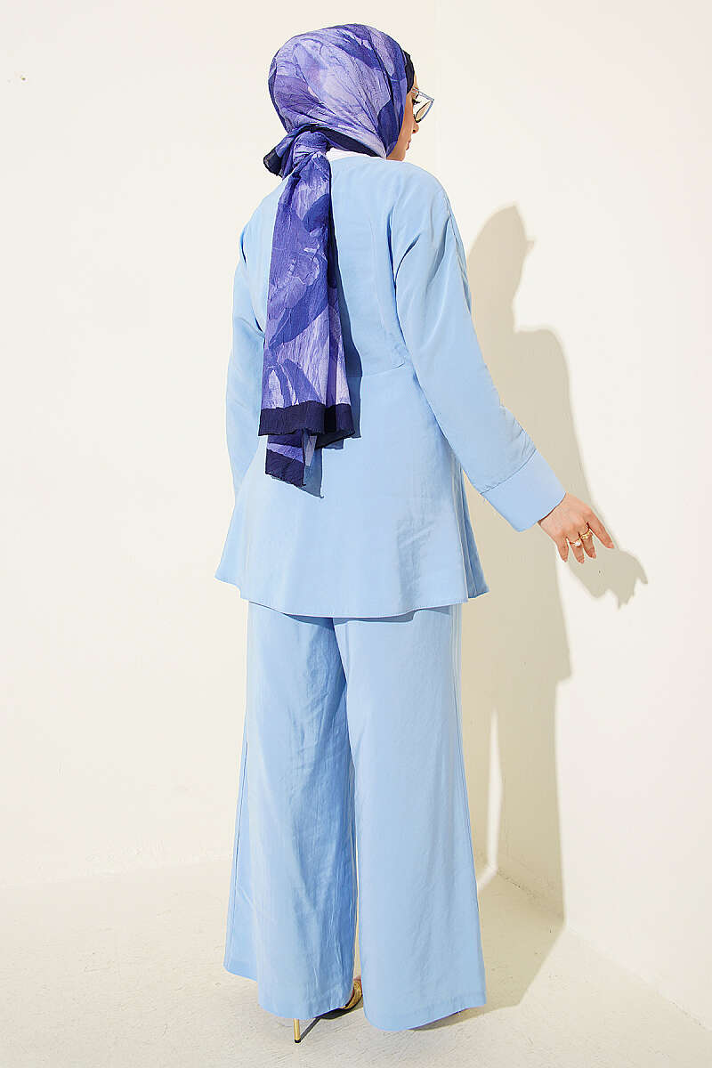 V-Neck Modal Two-Piece Set with Gold Accessories Baby Blue – Bild 3