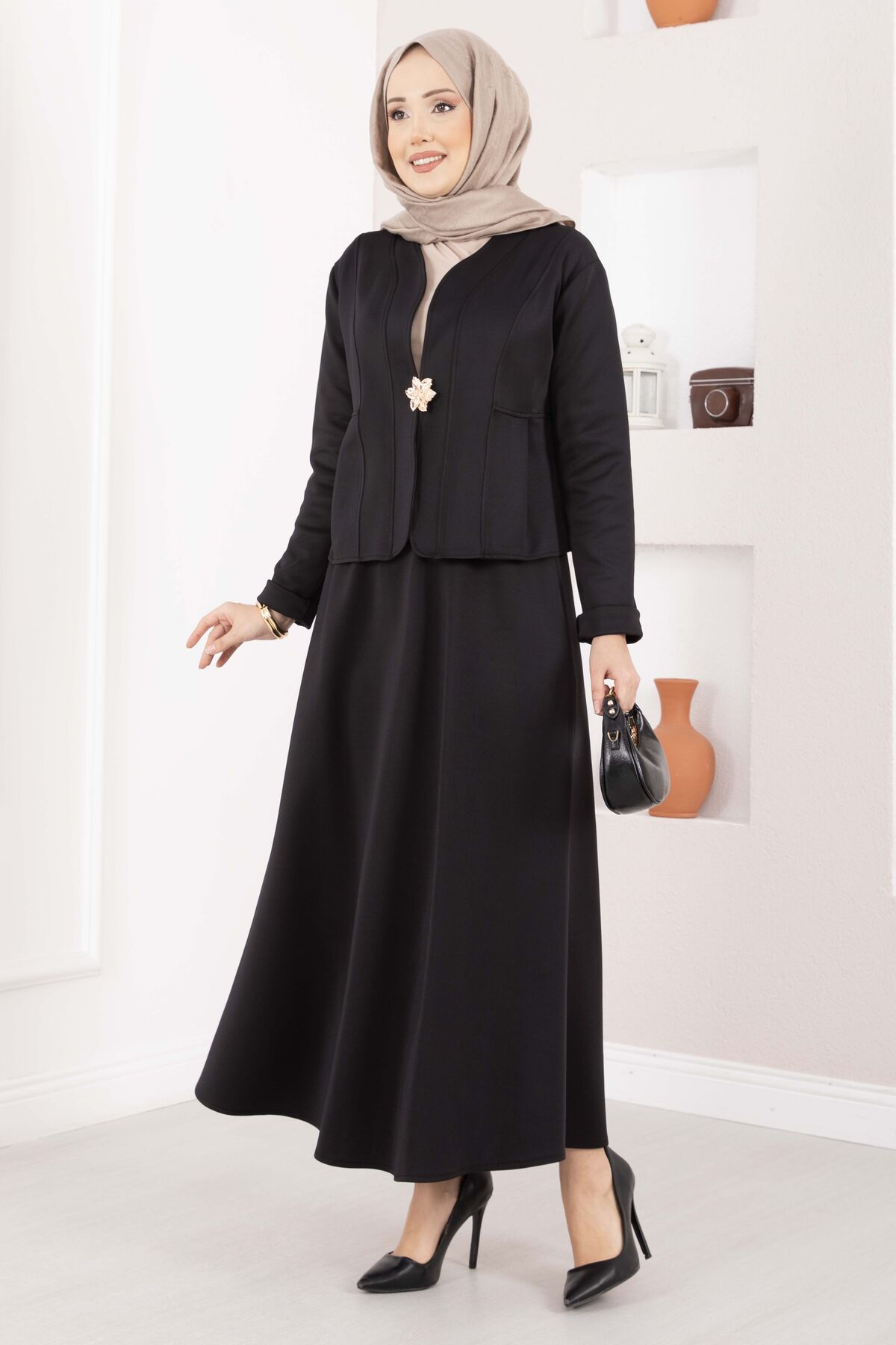 Gold Brooch Detail Jacket and Hem Edge Two-Piece Set Black