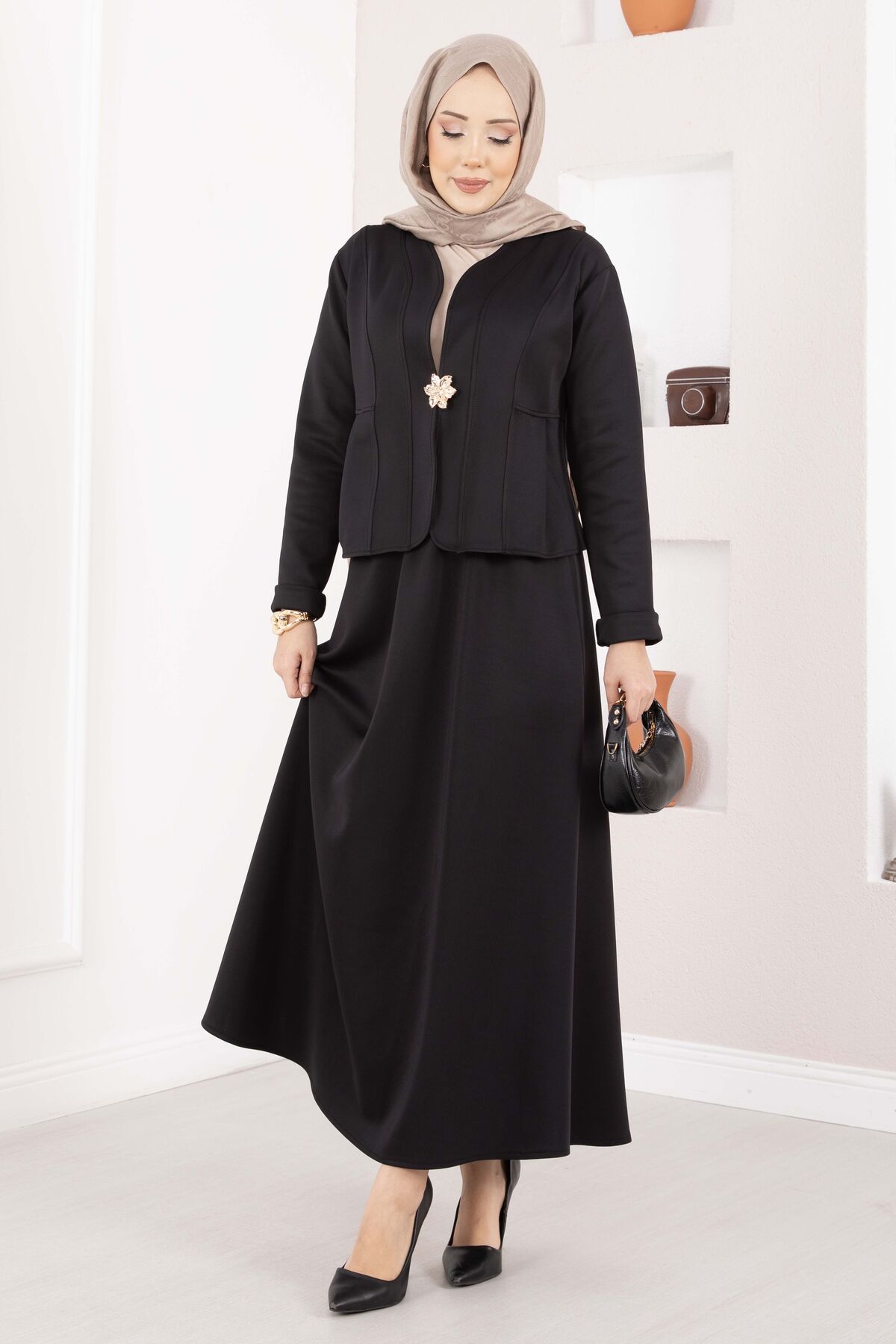 Gold Brooch Detail Jacket and Hem Edge Two-Piece Set Black - الصورة 3