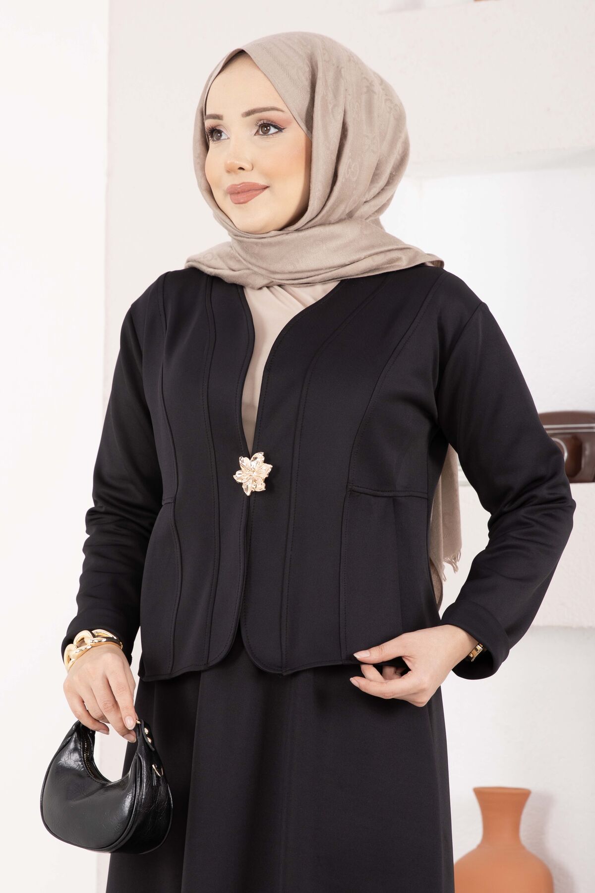 Gold Brooch Detail Jacket and Hem Edge Two-Piece Set Black - الصورة 2