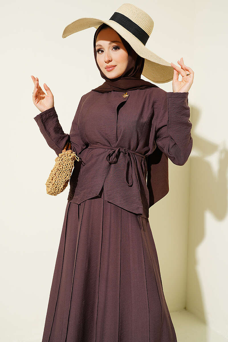 Belted Pleated Skirt Two-Piece Set Dark Brown - الصورة 2