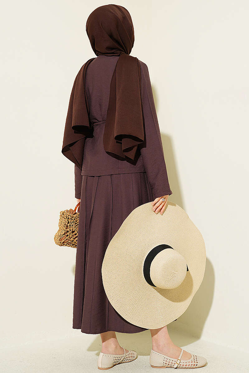 Belted Pleated Skirt Two-Piece Set Dark Brown - الصورة 3