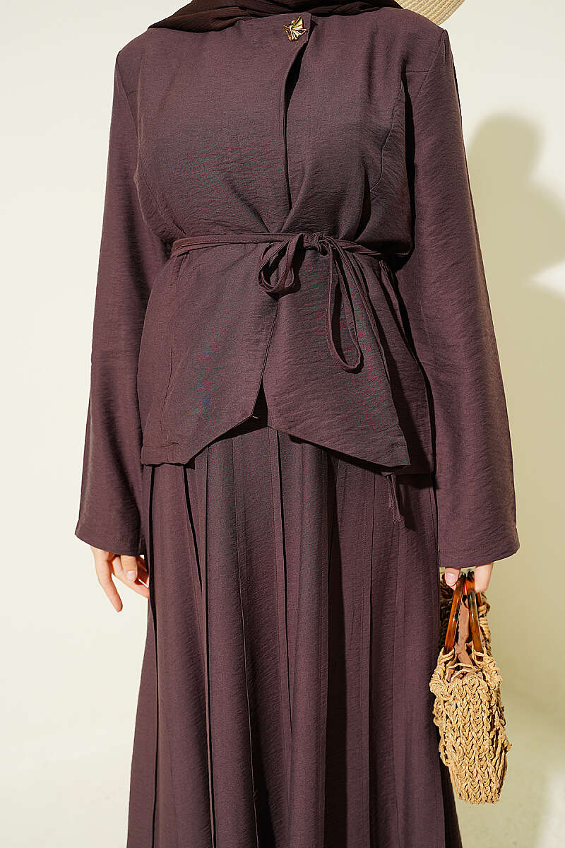 Belted Pleated Skirt Two-Piece Set Dark Brown - الصورة 4