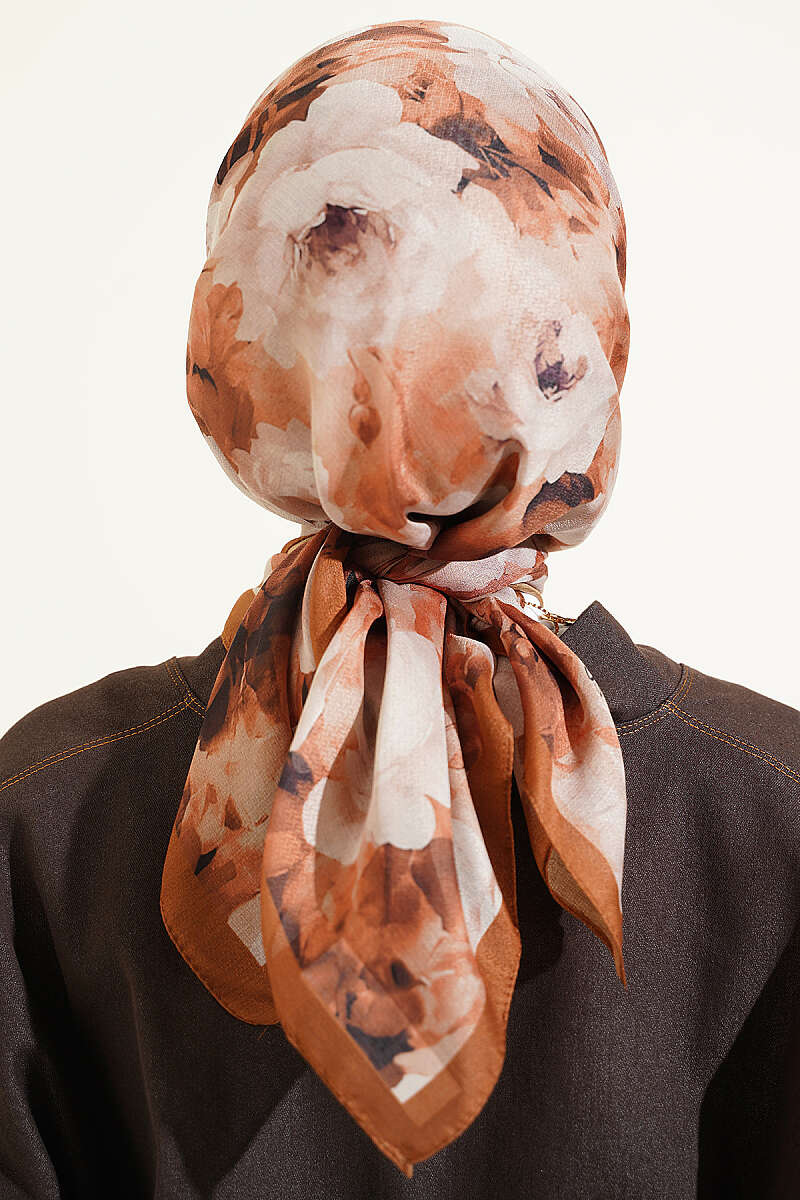 Rose Patterned Soft Scarf Camel – Bild 3