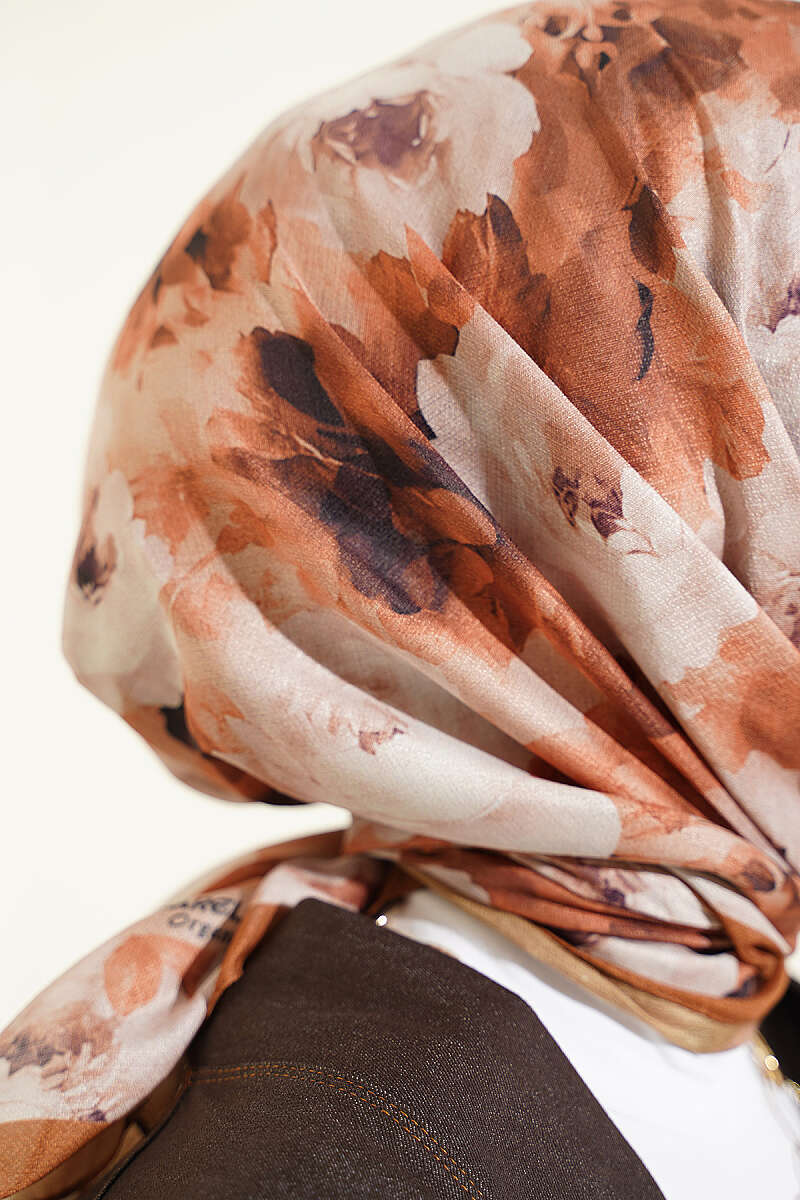 Rose Patterned Soft Scarf Camel – Bild 4