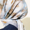 Rose Patterned Soft Scarf Grey – Bild 4