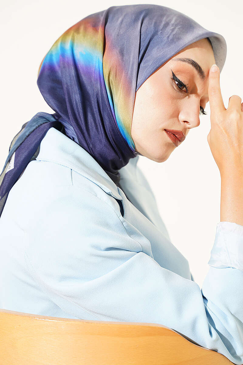 Assorted Hologram Patterned Scarf Set of 4 Assorted 8 - immagine 10