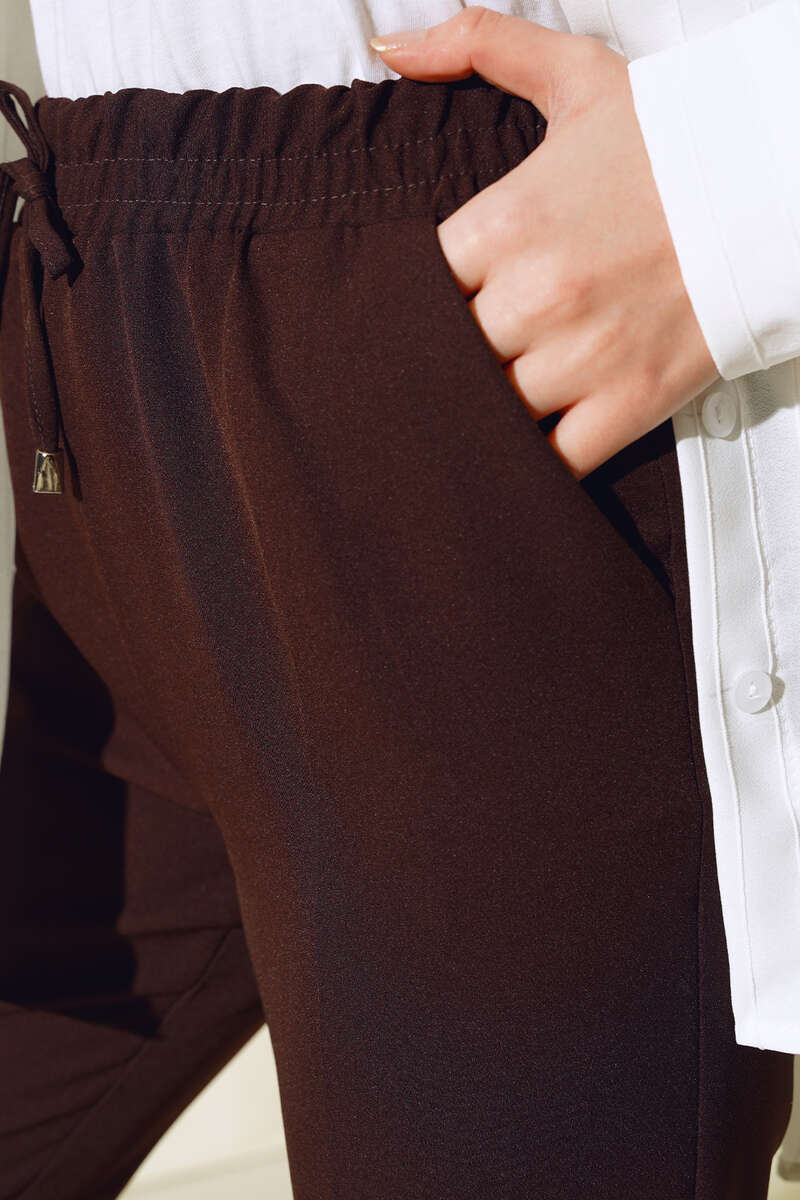 Belted Tapered Pants with String Detail Dark Brown – Bild 4