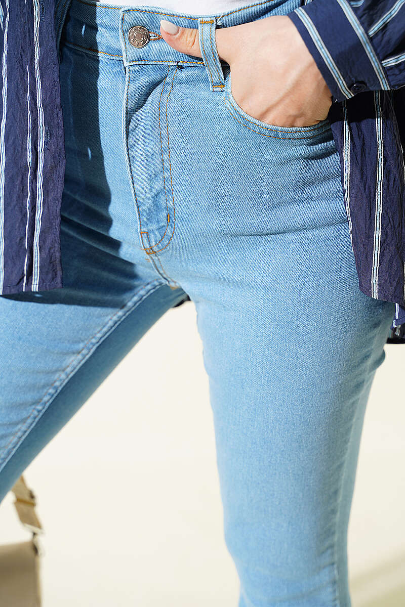 Buttoned Flared Denim Pants Light Blue - الصورة 4