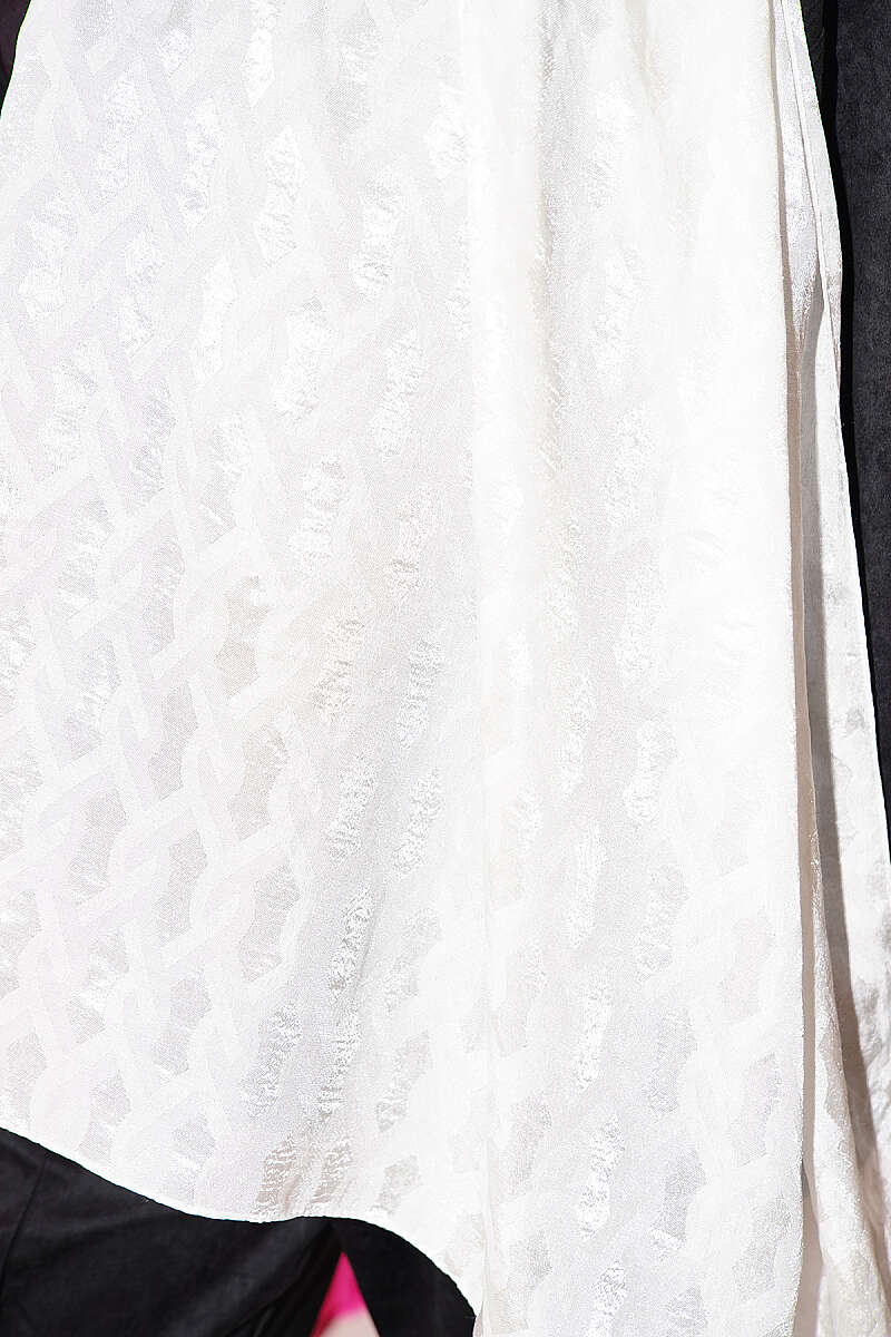 Textured Jacquard Shaw Ecru – Bild 4