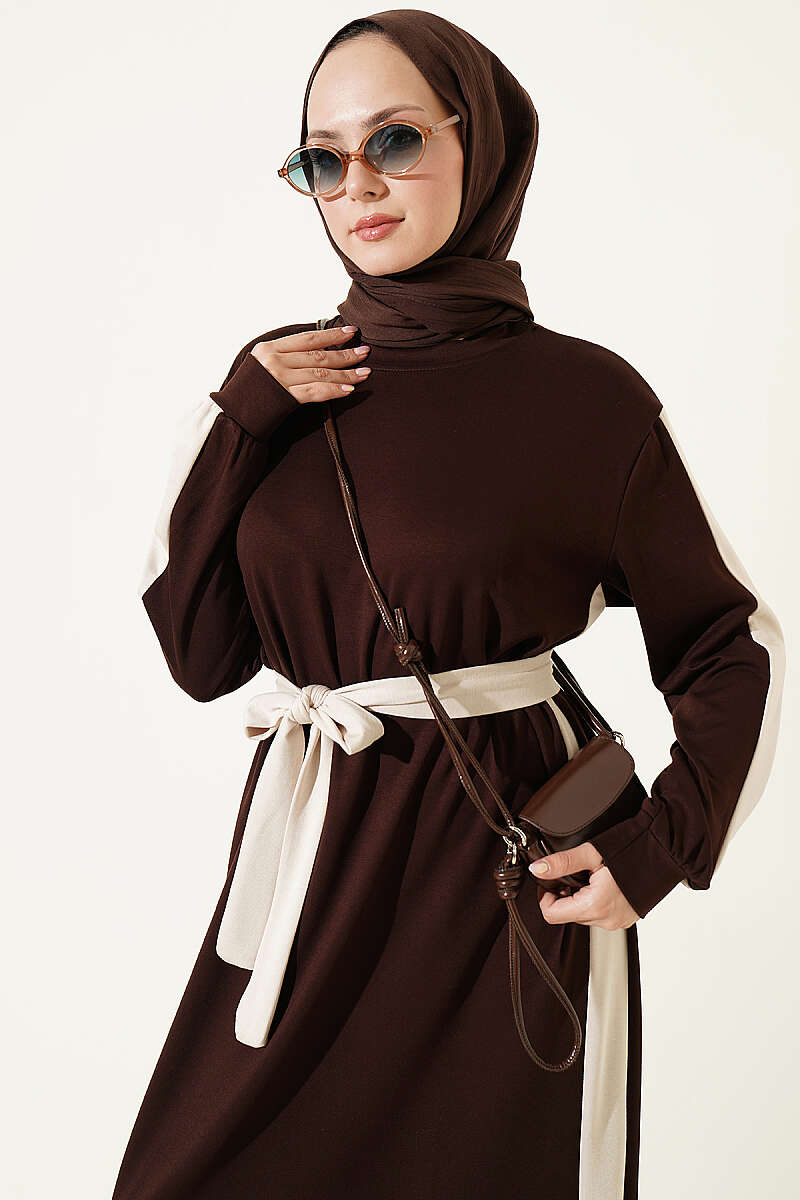 Belted Ribbon-Detail French Terry Dress Brown - الصورة 2