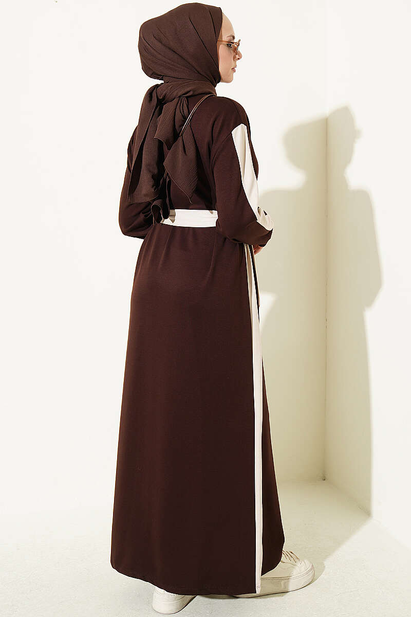 Belted Ribbon-Detail French Terry Dress Brown - الصورة 3