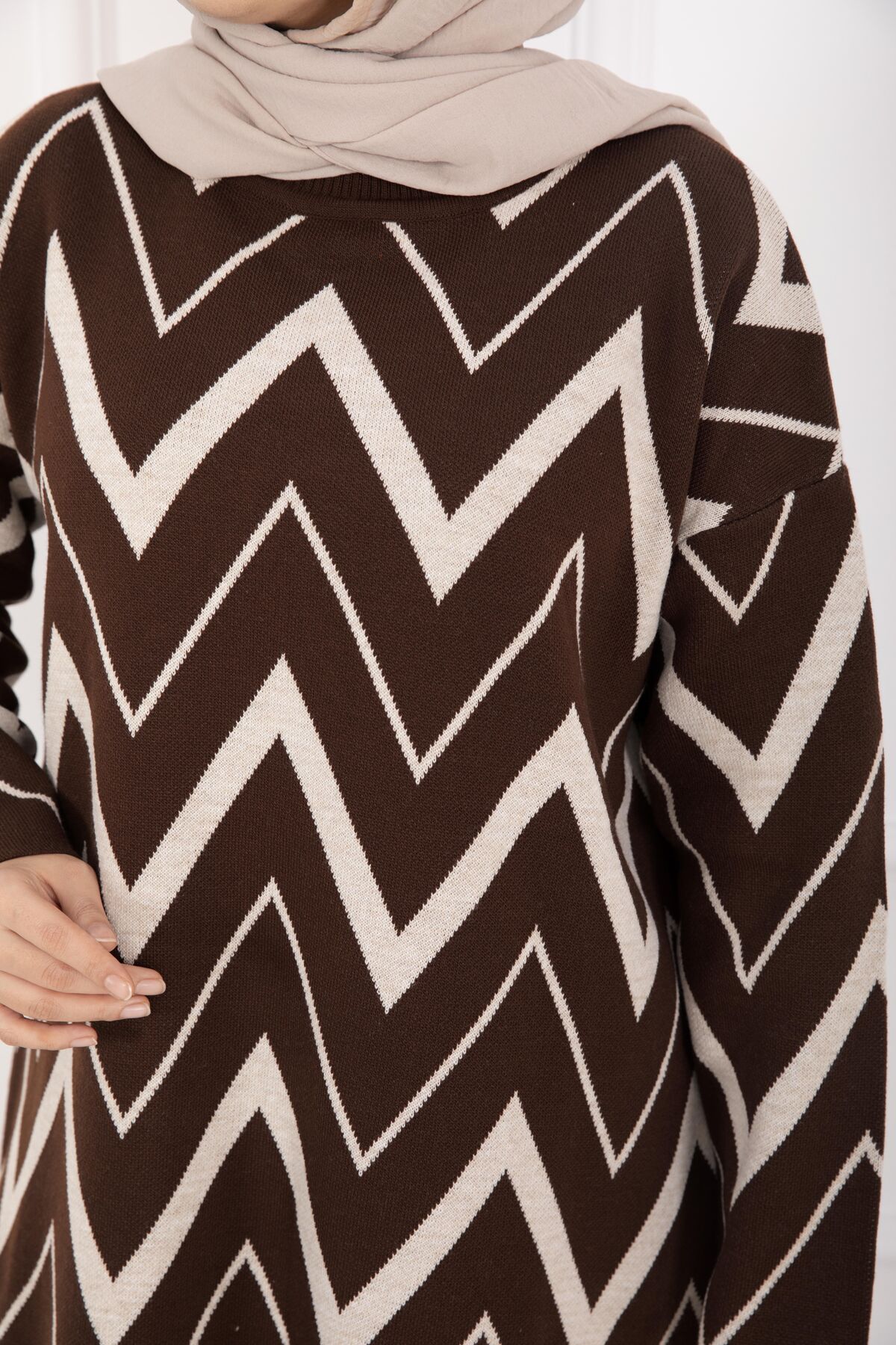 Lavin Zigzag Patterned Knit Sweater Brown - Image 5