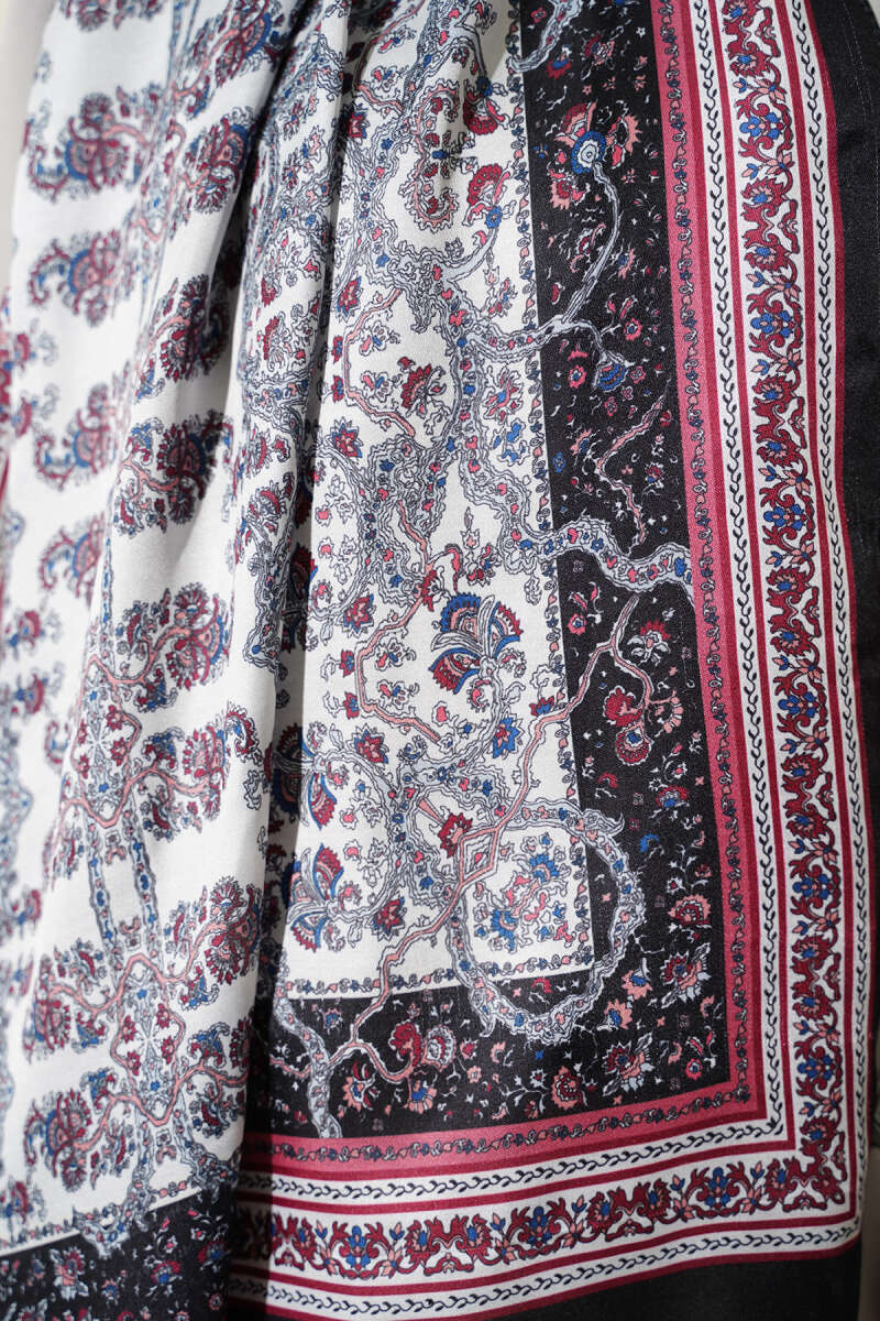 Soft Floral Motif Shawl Black - immagine 4