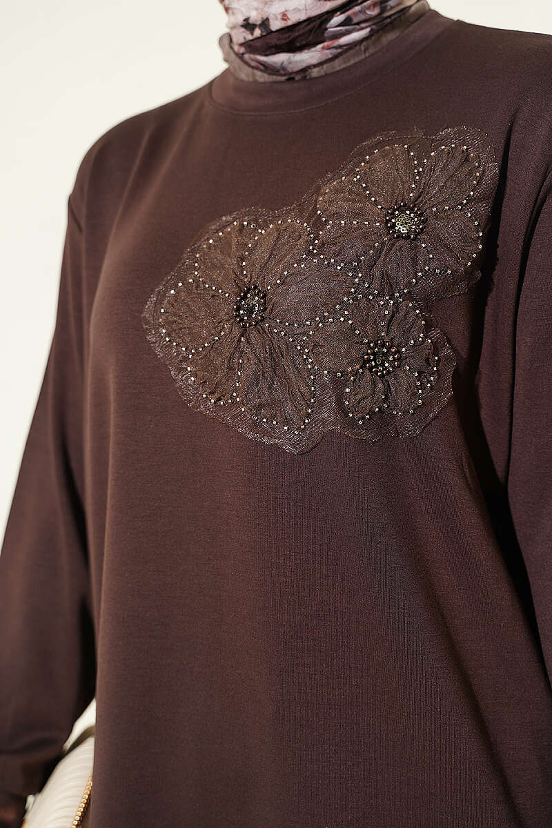 Front-Embellished Rose Appliqué French Terry Tunic Brown - Imagen 4
