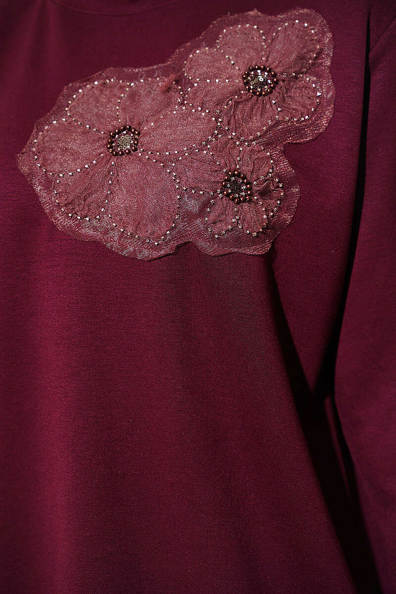 Front-Embellished Rose Appliqué French Terry Tunic Plum – Bild 4