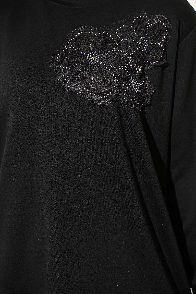 Front-Embellished Rose Appliqué French Terry Tunic Black - Imagen 4