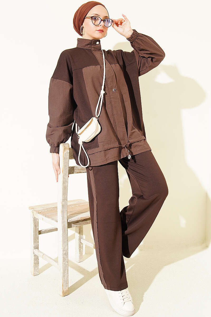 Partially Detailed Snap Button Two-Piece Set Brown