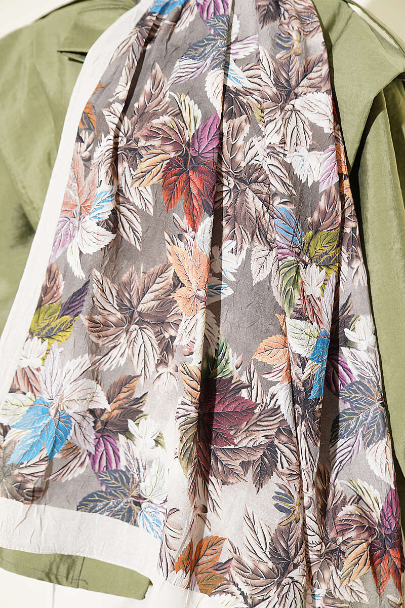 Colorful Leaf Pattern French Terry Shawl Champagne - immagine 4