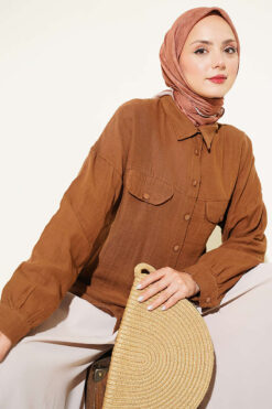 Shirt with Faux Pocket Flap in Muslin Brown