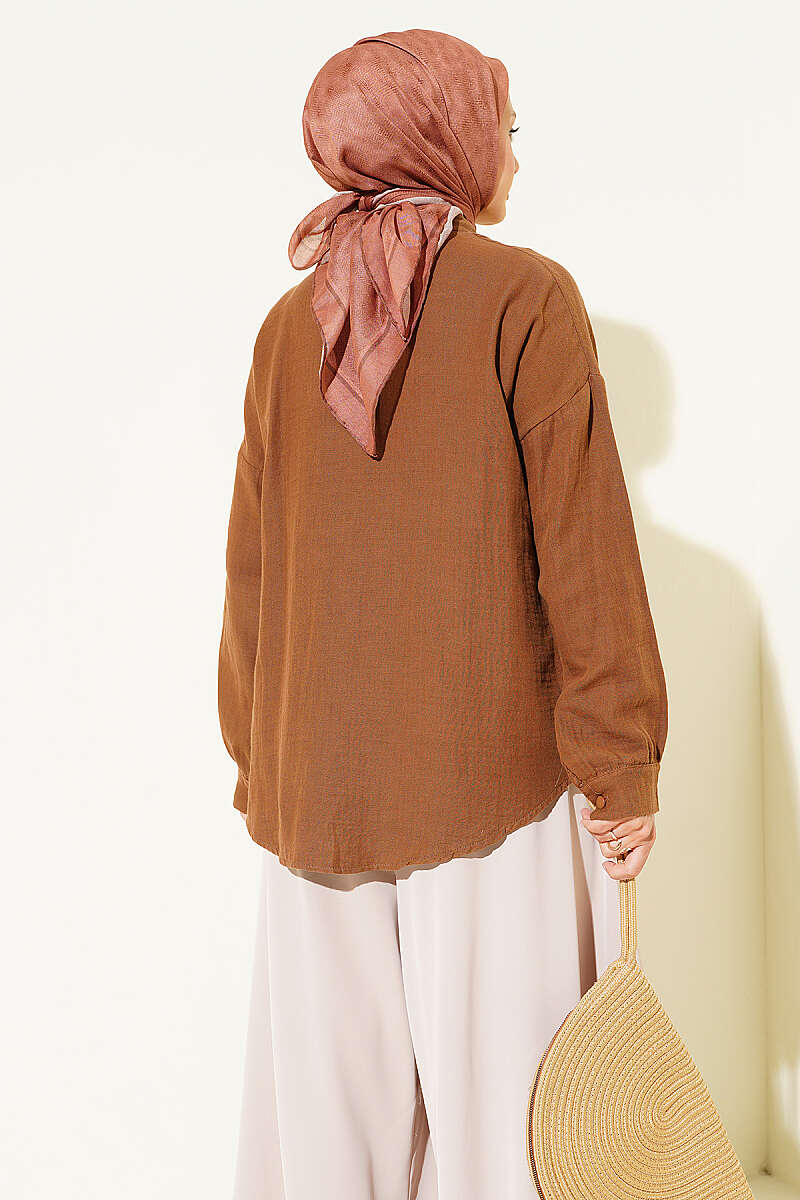Shirt with Faux Pocket Flap in Muslin Brown - الصورة 3