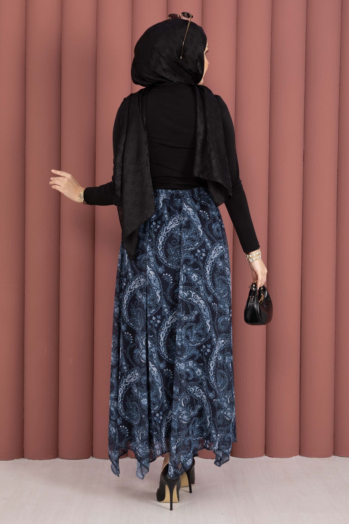 Asymmetrical Cut Chiffon Skirt with Shawl Print Navy Blue – Bild 5