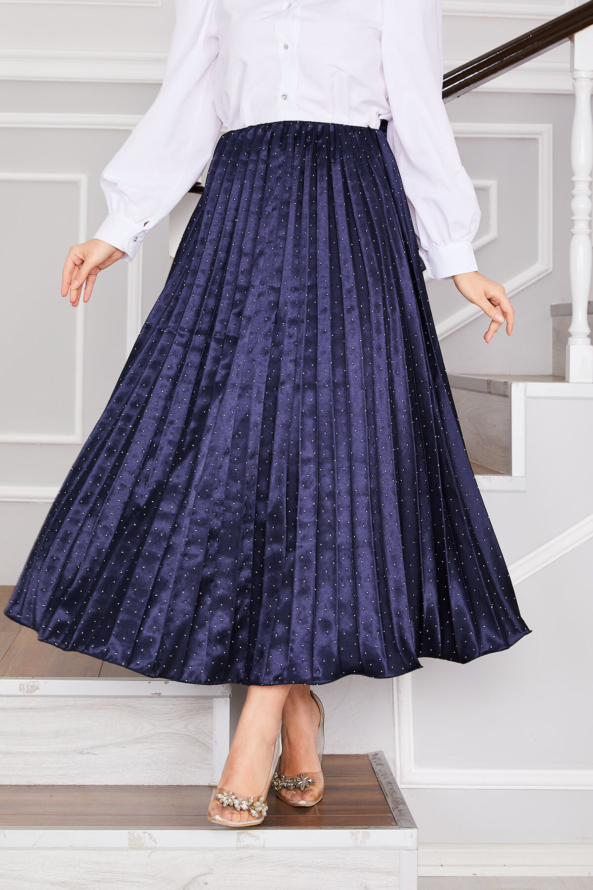 Satin Pleated Skirt with Stone Embellishments Navy Blue - الصورة 2