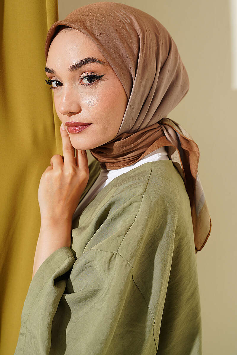 Striped Bamboo Crinkle Scarf Oil Green – Bild 2