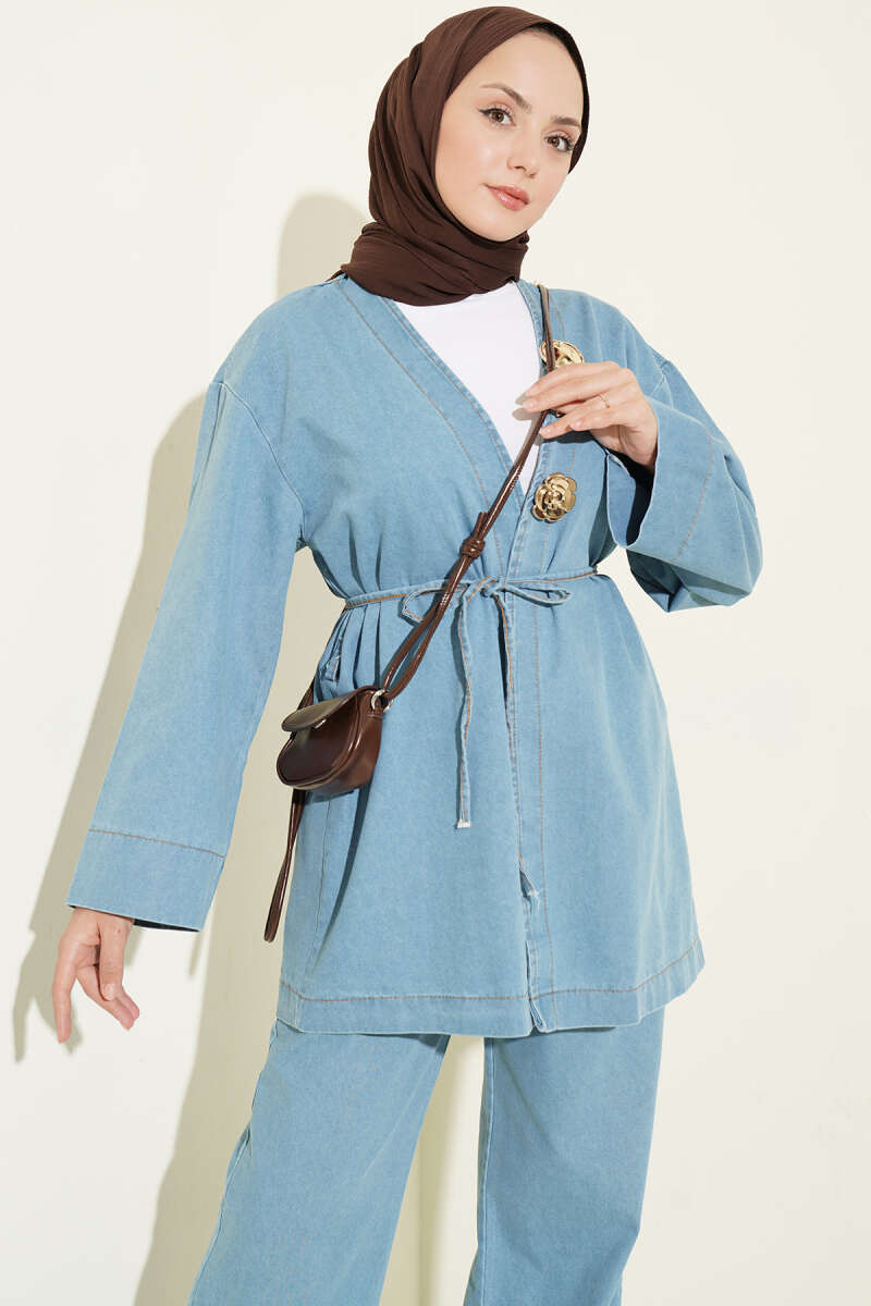 V-Neck Brooch-Embellished Denim Two-Piece Set Light Blue - Imagen 2
