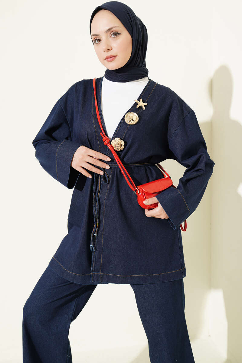 V-Neck Brooch-Embellished Denim Two-Piece Set Dark Blue - immagine 2